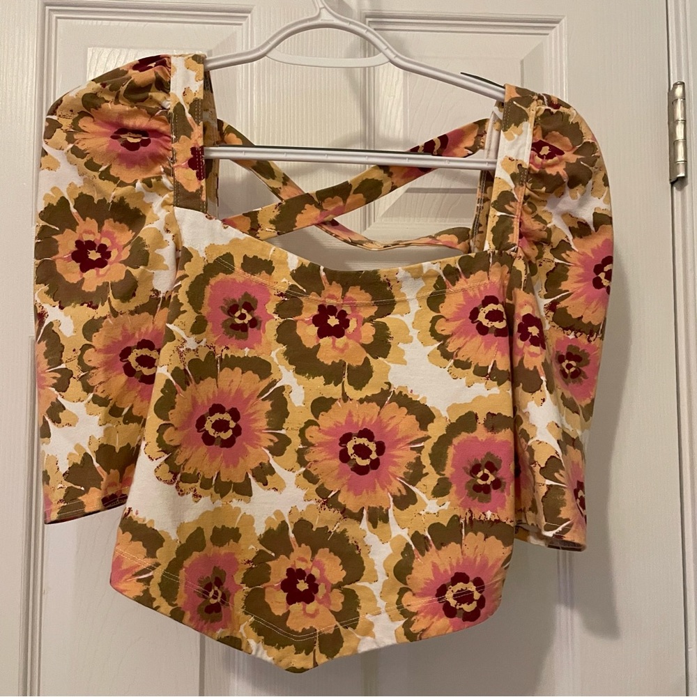 Cropped puff sleeve top